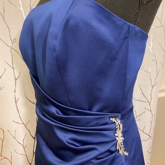 Colbalt Blue ball gown, David’s Bridal, size 6 - Picture 6 of 11